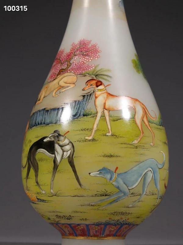 舊藏 料胎畫琺琅群犬圖賞瓶規格：高25.8cm 寬9cm 重511g