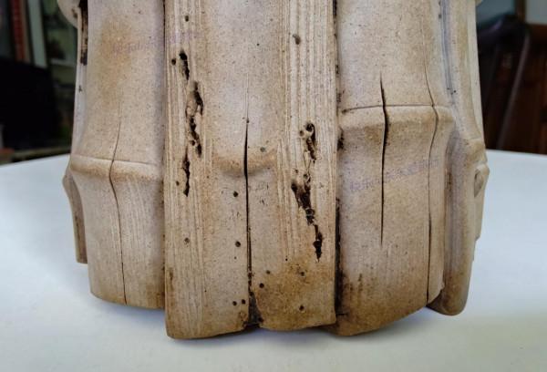 梅縣謝伯花10萬元買個仿清代筆筒，竹片加水泥製成？還說不後悔