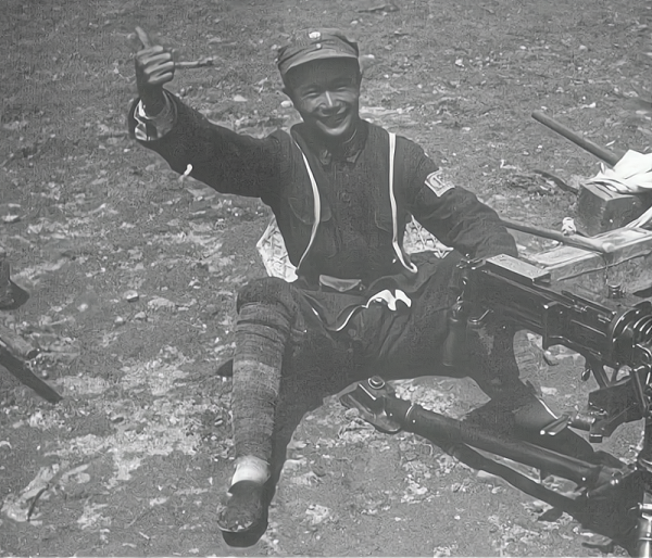 一張照片,三位少將,五條胳膊:其中一人用步槍擊落過一架飛機 一張照片,三位少將,五條胳膊:其中一人用步槍擊落過一架飛機