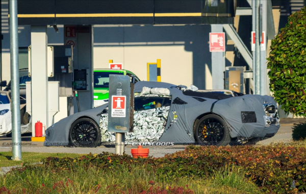 蘭博基尼Aventador最新諜照,或為混動系統,排氣頗有爭議 蘭博基尼Aventador最新諜照,或為混動系統,排氣頗有爭議