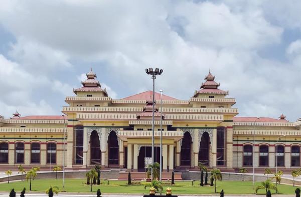 2005年緬甸為何在事先毫無徵兆的情況下突然遷都