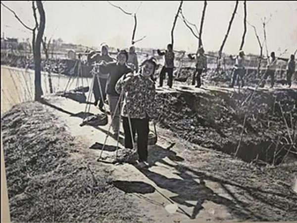 20歲上海女知青為愛留守，嫁入農村朝鮮族家庭，老年直言從不後悔