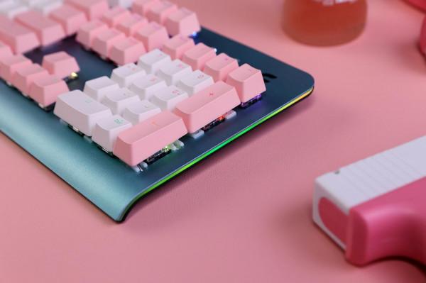 連美妝博主都愛上的機械鍵盤長啥樣,看看她桌面就知道了 連美妝博主都愛上的機械鍵盤長啥樣,看看她桌面就知道了