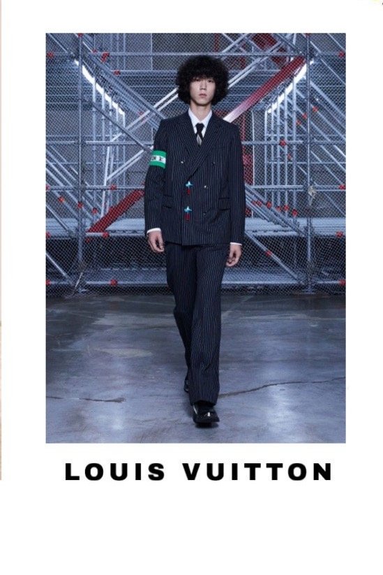 穿長裙、塗指甲油的boy黃明昊，男生還能這麼搭