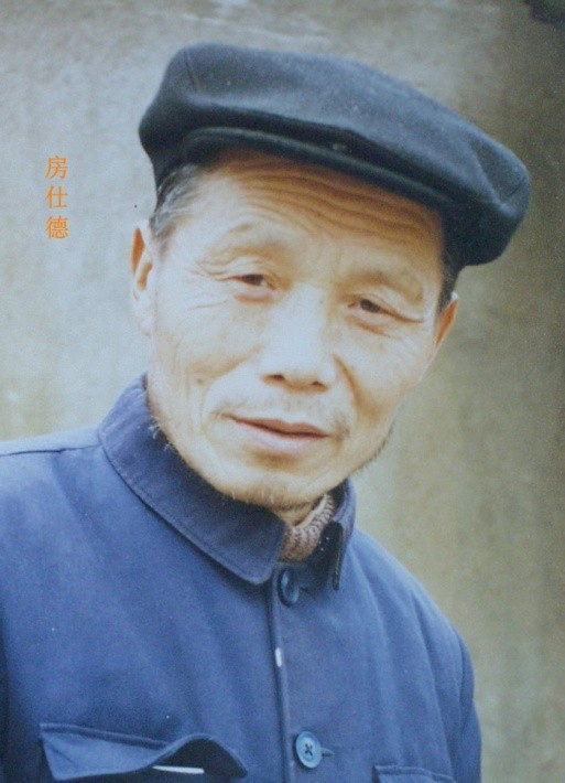 成龍同父異母的大哥：10歲被父親拋棄，73歲才見到成龍第一面