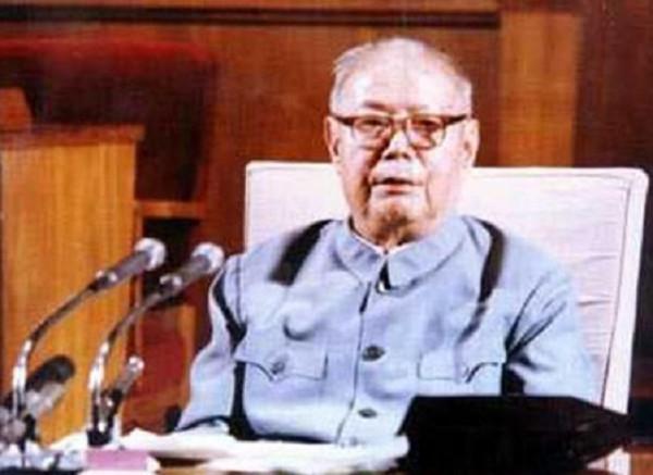 87歲葉劍英病危，鍾南山臨危受命力挽狂瀾，打贏醫療界的淮海戰役