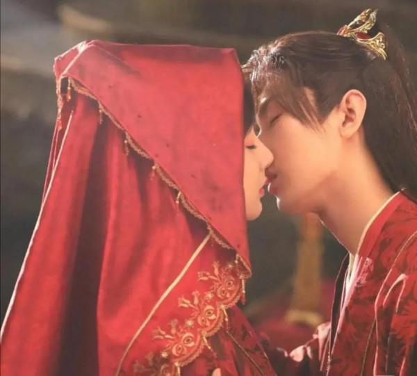 成毅 楊紫主演《沉香如屑》花式盤發和精緻的發冠擊中了我的心 成毅 楊紫主演《沉香如屑》花式盤發和精緻的發冠擊中了我的心