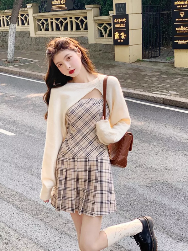 奶奶衫+連衣裙、西裝+闊腿褲，今秋王炸組合，顯高顯瘦炸了