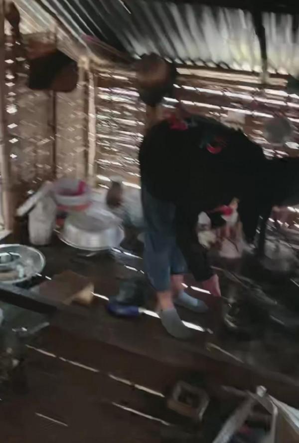 寮國女孩跳槽被封殺，哭了一路，以後的日子怎麼過