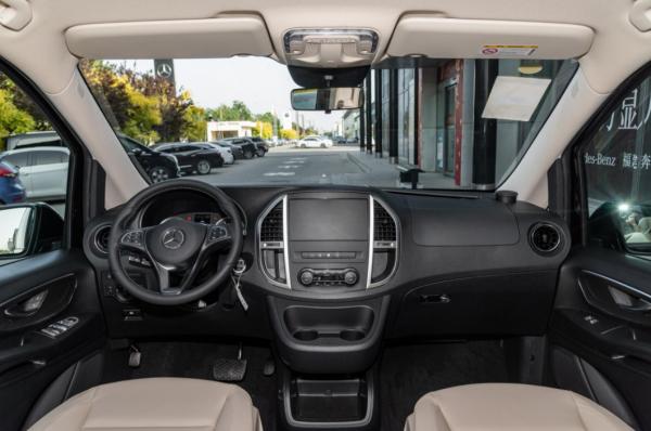 擁有長達5.3米的大尺寸車身,賓士威霆為何一直默默無聞 擁有長達5.3米的大尺寸車身,賓士威霆為何一直默默無聞