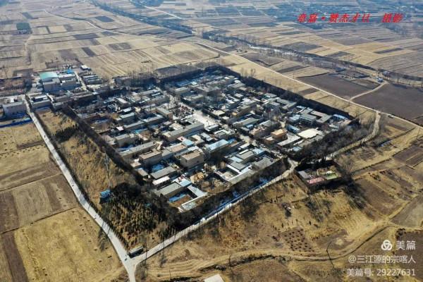 拉脊山下的黑古城 拉脊山下的黑古城