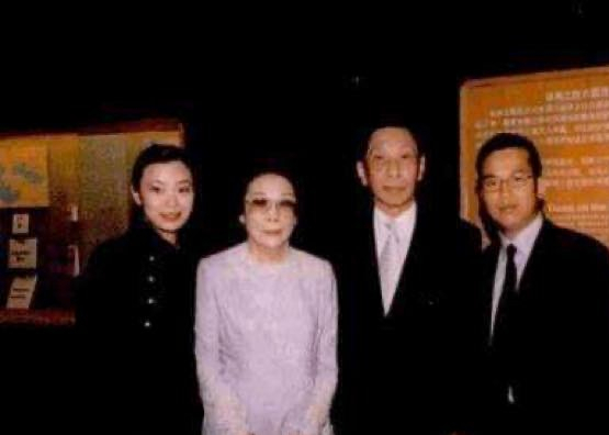 杜月笙是黑幫老大，卻有一個聞名全國的兒子，一生都在為祖國奮鬥