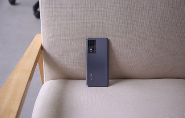 新款VIVO Y76S纖薄時尚手機，1799元的綜合配置簡評