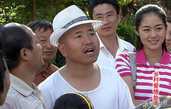 《鄉村愛情14》王小利迴歸首秀花絮，用擦完鼻涕的紙擦眼睛被嘲笑