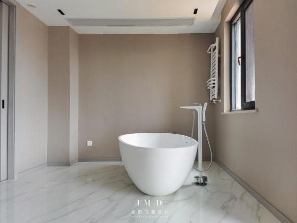 15㎡衛生間面積寬敞,裝2扇內嵌推拉門隔開,乾溼分割槽隱形不佔地 15㎡衛生間面積寬敞,裝2扇內嵌推拉門隔開,乾溼分割槽隱形不佔地