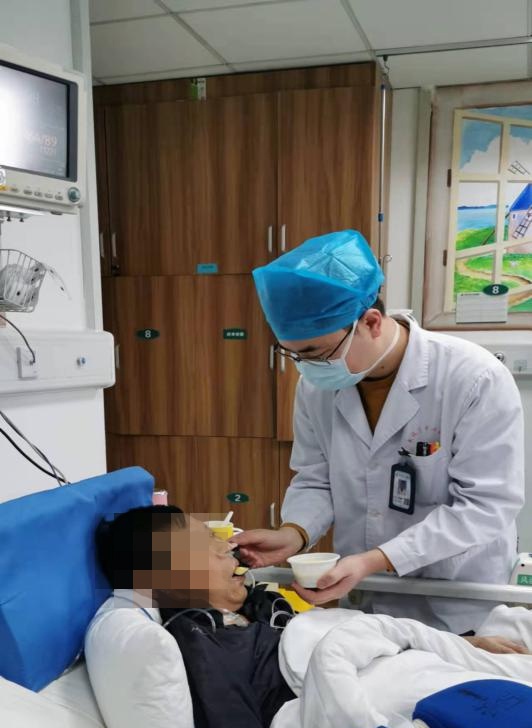 患者不吃東西急壞醫生,一碗雞蛋羹暖胃又暖心 患者不吃東西急壞醫生,一碗雞蛋羹暖胃又暖心