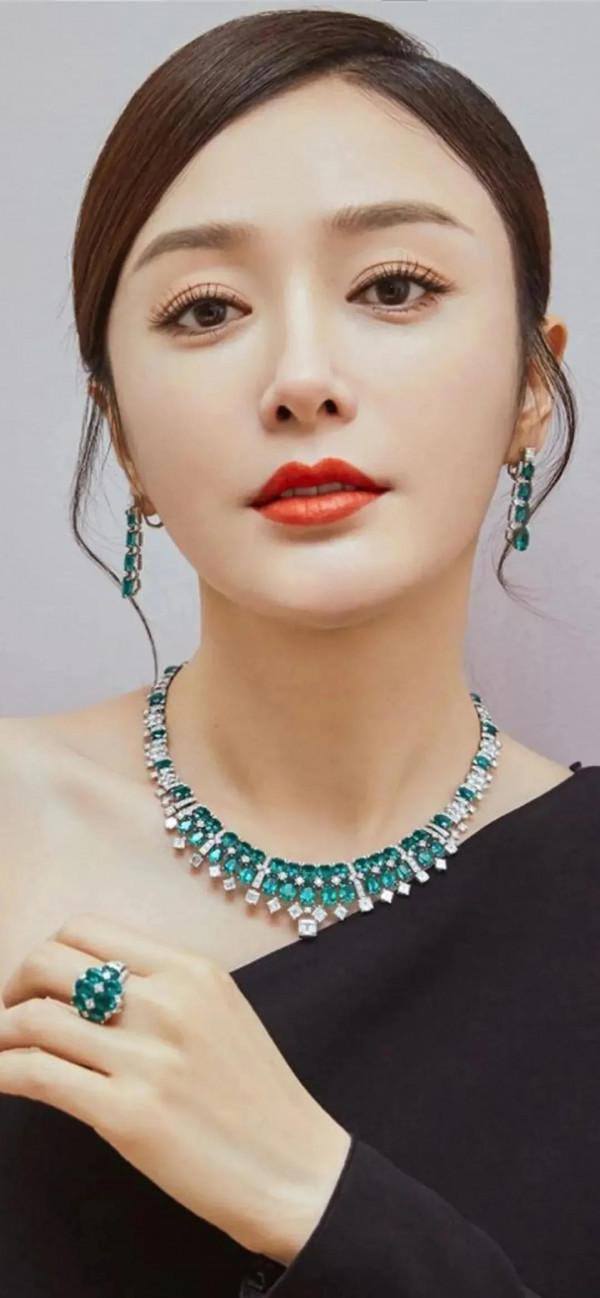 秦嵐的絕美照片，高雅端莊