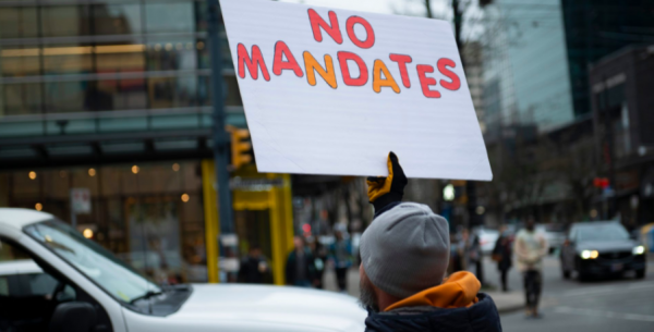 有炸彈！大溫醫院緊急疏散！市中心抗議隊伍砸車、扔雞蛋混戰