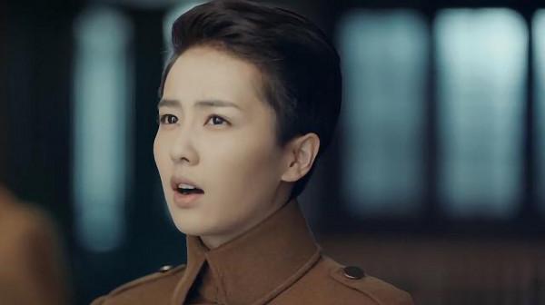 “女扮男裝”帥氣襲人的女演員，我只服這4位！有人還撞臉鹿晗