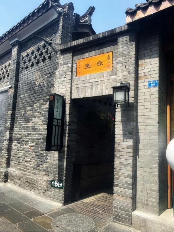 在成都,被一所中學凡爾賽了 在成都,被一所中學凡爾賽了