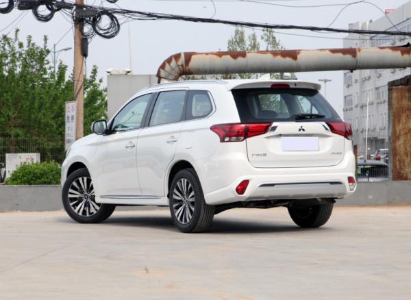 家用車還是以座位多，省油為主，這三款車，上坡有勁，耐用性好