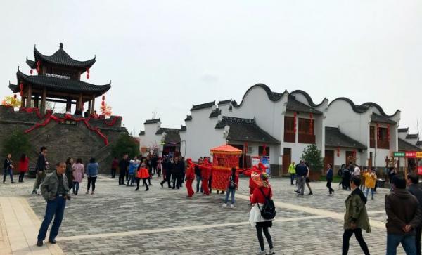 陝西模仿袁家村打造3A景區，有意成關中第一江南，遊客卻敗興而歸