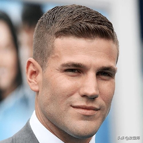 微卷 輕燙 側背頭 紋理燙 漸變 寸頭 丸子頭 二分頭 一次看男士髮型案例 微卷 輕燙 側背頭 紋理燙 漸變 寸頭 丸子頭 二分頭 一次看男士髮型案例