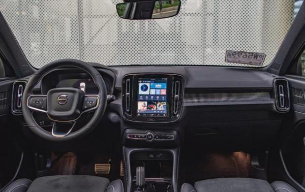 沃爾沃XC40純電版新增車型起售25&period;7萬元，價效比如何？
