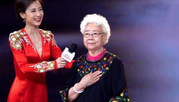 22位老藝術家近照,平均年齡近90,真正的年輕,不在臉上,在心裡 22位老藝術家近照,平均年齡近90,真正的年輕,不在臉上,在心裡