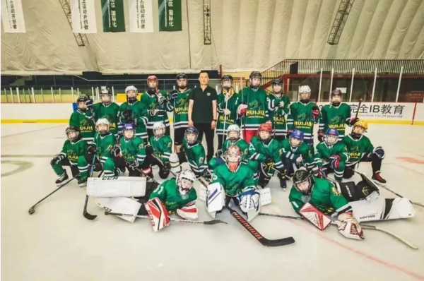 3年追蹤3個冰球少年，揭秘冰上運動從“小眾冷門”到“爬藤捷徑”