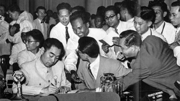 1955年,周總理專機被炸,明知兇手是誰,為何無法將其逮捕? 1955年,周總理專機被炸,明知兇手是誰,為何無法將其逮捕?