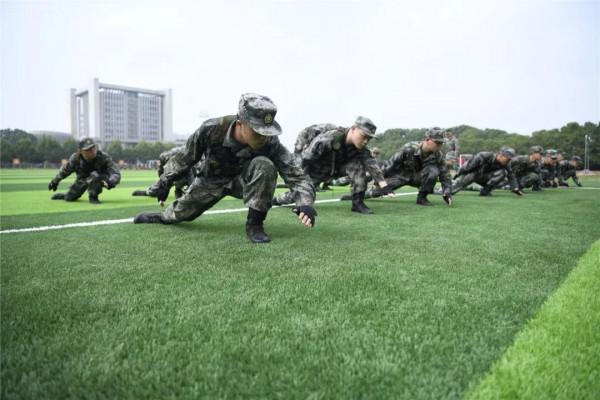這可能是最酷的大學“校服”！想不想擁有同款？