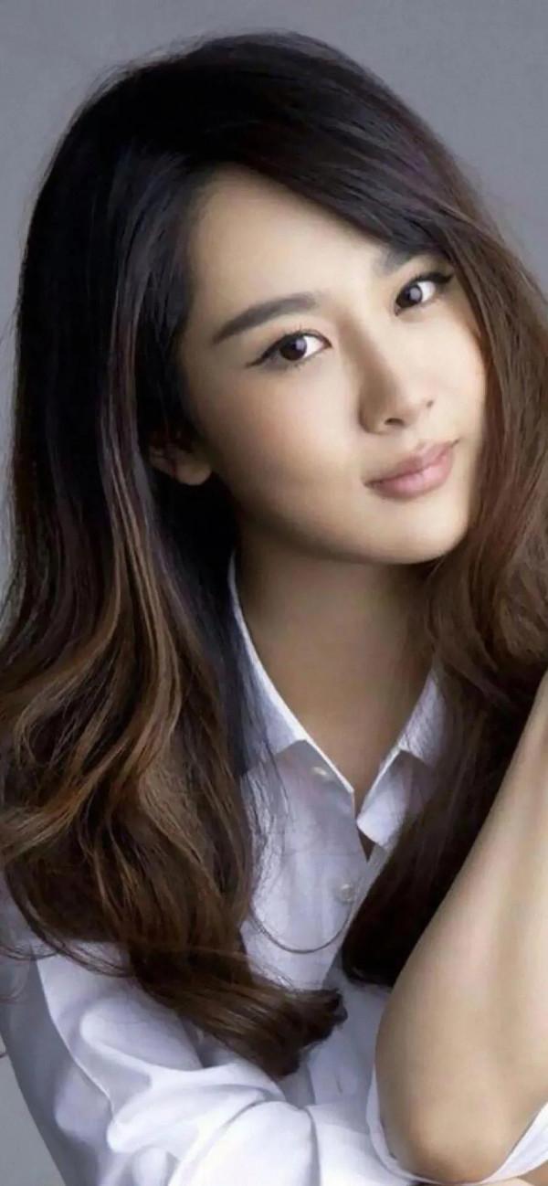 楊紫與經紀公司解約後,光芒四射 楊紫與經紀公司解約後,光芒四射