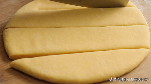 家裡有雞蛋就能做的雞蛋酥，用料簡單味道好，入口酥脆香而不膩