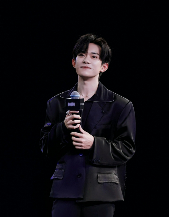 TFBOYS團魂滿滿：王源零點為王俊凱慶生，易烊千璽卡點失敗有原因