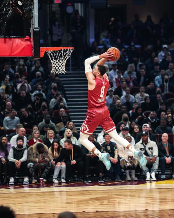 2月21日NBA球鞋上腳，加蘭上腳歐文7，阿克倫雙子閃耀賽場