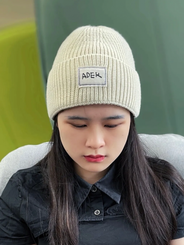 跟著宋祖兒買帽子後，頭都小了一圈……