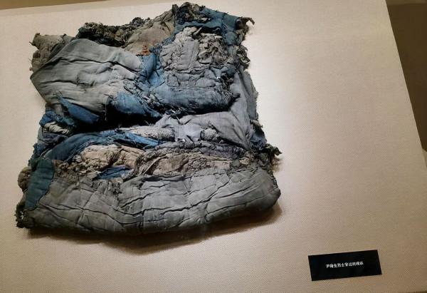 1965年毛主席重上井岡山，老人求見卻被警衛阻攔，主席：一定要見