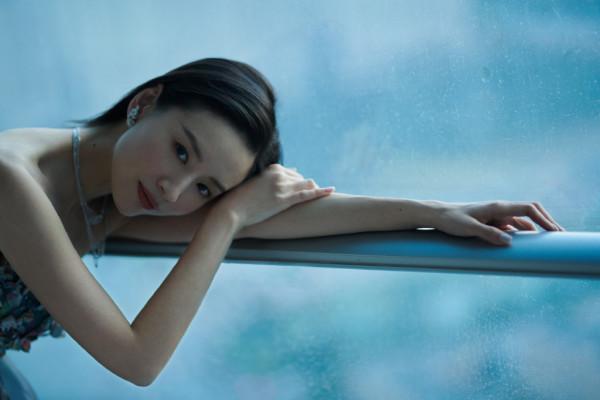 董潔穿花瓣長裙走紅毯,優雅自信狀態線上,新劇演繹反差大齡母親 董潔穿花瓣長裙走紅毯,優雅自信狀態線上,新劇演繹反差大齡母親