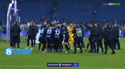 桑切斯絕殺後脫衣秀肌肉+滑跪慶祝,被國米全隊高高拋起 桑切斯絕殺後脫衣秀肌肉+滑跪慶祝,被國米全隊高高拋起