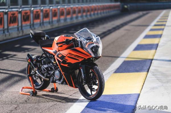 373cc排量僅車重155kg，KTM2022款RC390摩托，配置升級車更輕
