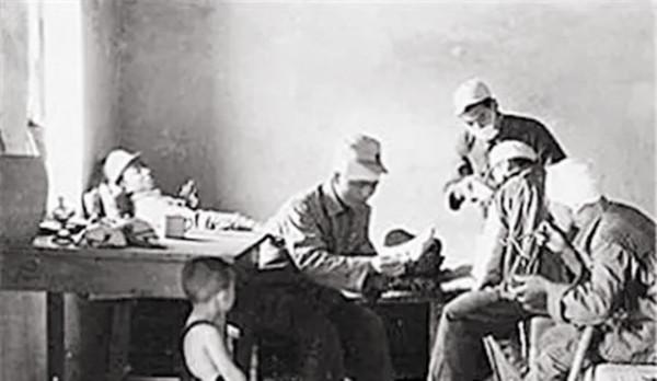 部隊發現賀炳炎的戰馬，賀龍一聽：出動1個師務必找到他