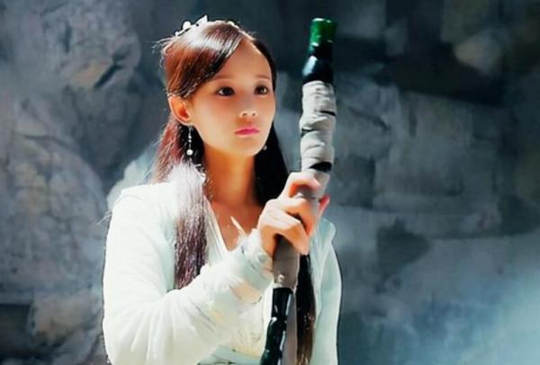 打狗棒法乃丐幫絕學,從不外傳,卻落入3人之手:一俊一醜一瘋子 打狗棒法乃丐幫絕學,從不外傳,卻落入3人之手:一俊一醜一瘋子