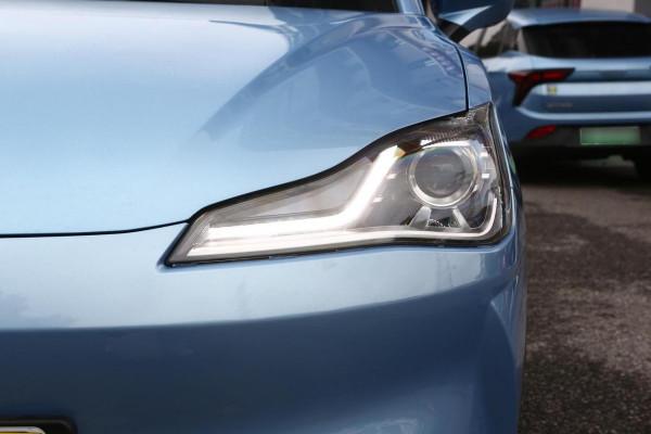 低價SUV，門檻5.99萬、最大續航401km，哪吒V適合家庭代步嗎？