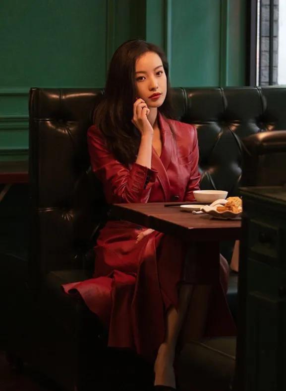 倪妮，行走的衣架，美翻天