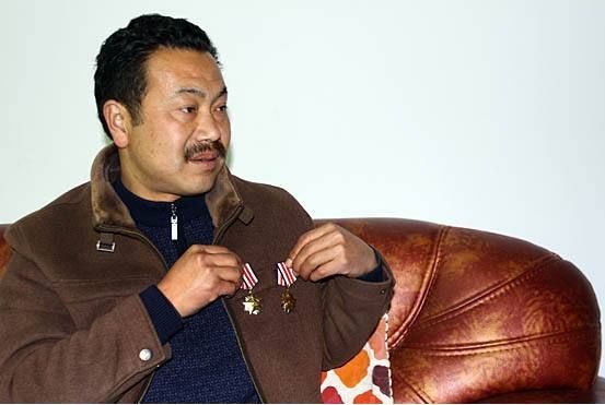 你為國盡忠,我替你盡孝!戰友犧牲後,他替戰友給雙親養老送終 你為國盡忠,我替你盡孝!戰友犧牲後,他替戰友給雙親養老送終