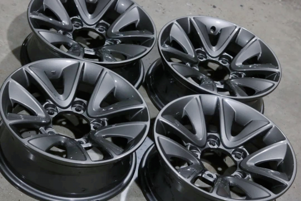 怪獸修車：翻新一輛二手的鈴木-吉姆尼，精心施工，再現完美