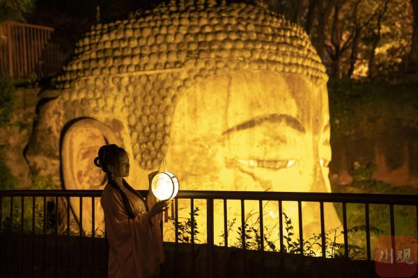 翔子來啦㉑｜中秋之夜 百人漢服遊大佛 好似穿越