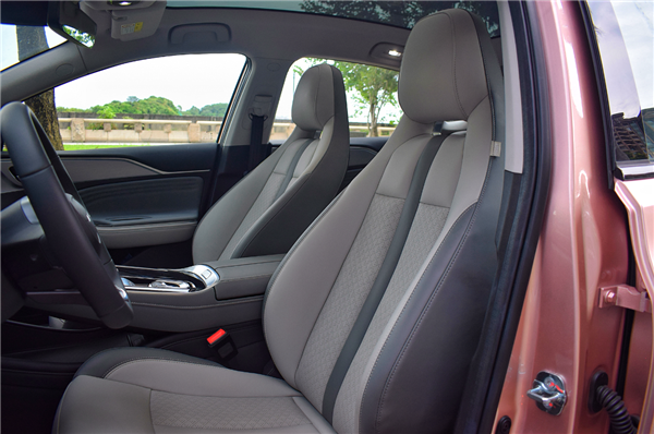 試駕AION S Plus,15萬級純電動轎跑轎中的一匹黑馬 試駕AION S Plus,15萬級純電動轎跑轎中的一匹黑馬