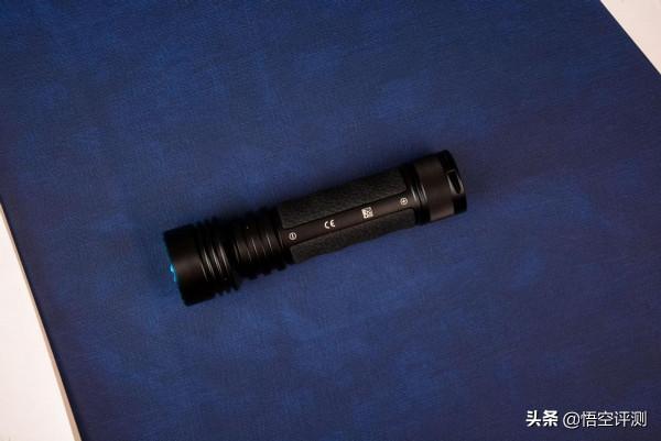 功能超強的手電：3D轉輪+無極調光+超高亮度，傲雷探索家3 Pro評測